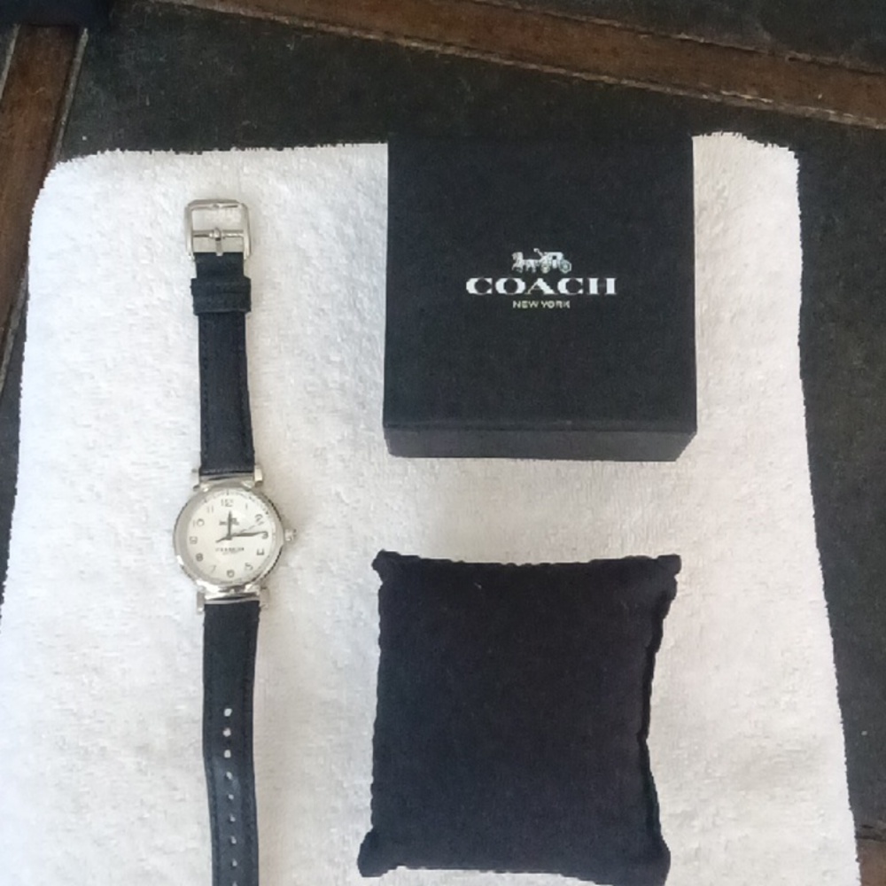 Coach watch ladies or girls - Picture 2 of 8